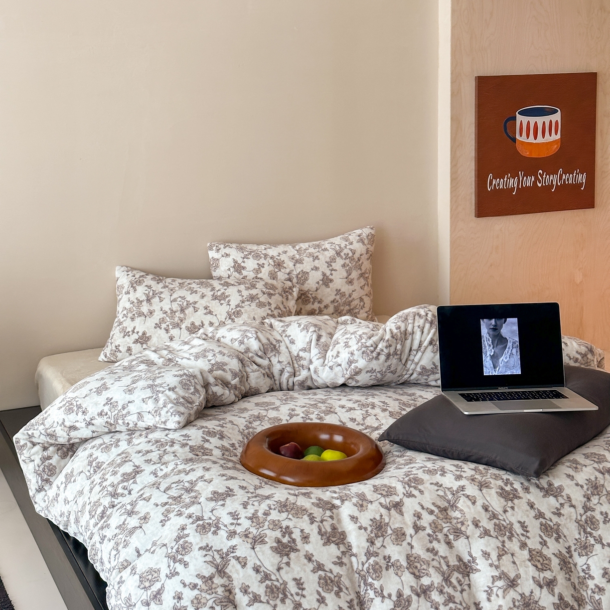 91家纺网 家纺一手货源 找家纺 时光里 2025新款230克全消光印花10色专版花型四件套 木槿