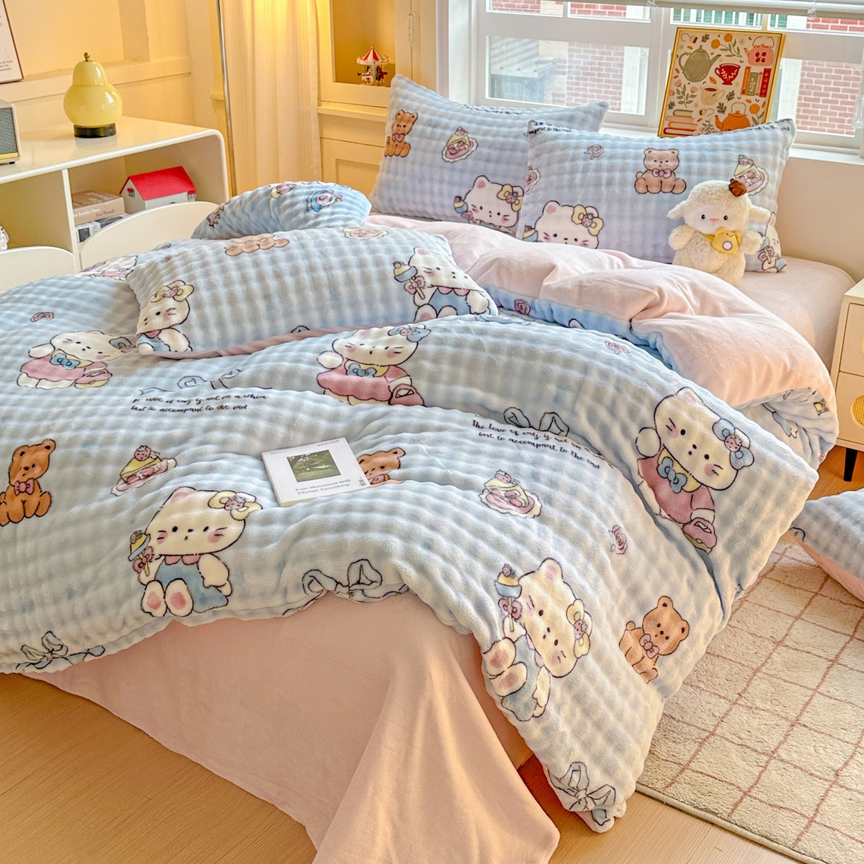 91家纺网 家纺一手货源 找家纺 N先生+V 13814689556 发大图/买家秀 2025新款260克高克重泡泡绒牛奶绒四件套 蛋糕猫咪