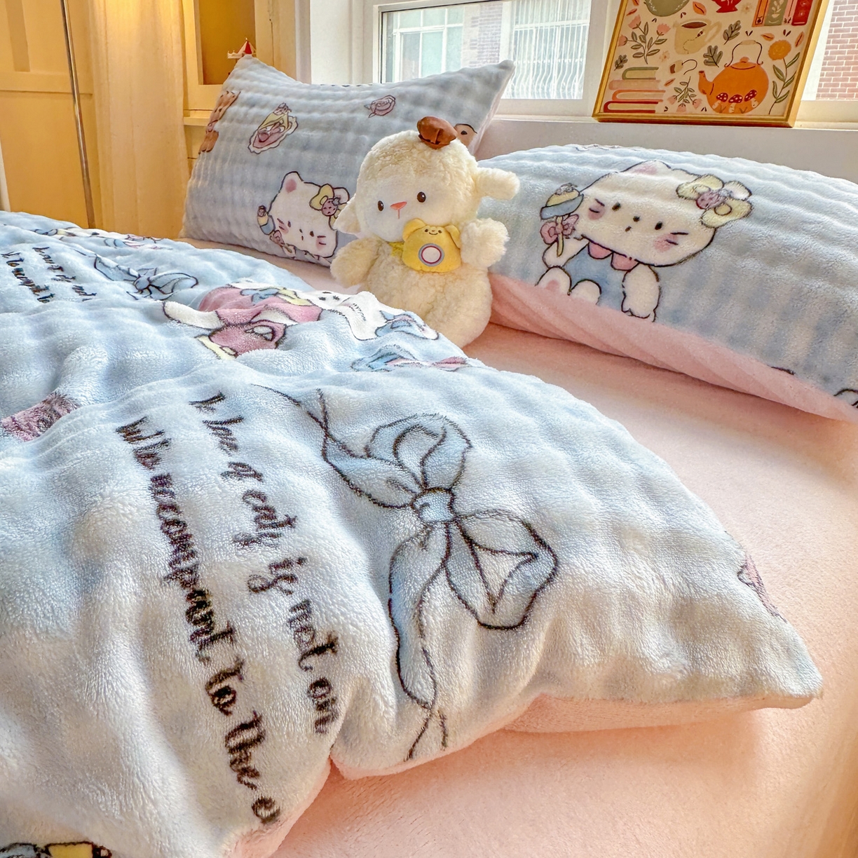 91家纺网 家纺一手货源 找家纺 N先生+V 13814689556 发大图/买家秀 2025新款260克高克重泡泡绒牛奶绒四件套 蛋糕猫咪