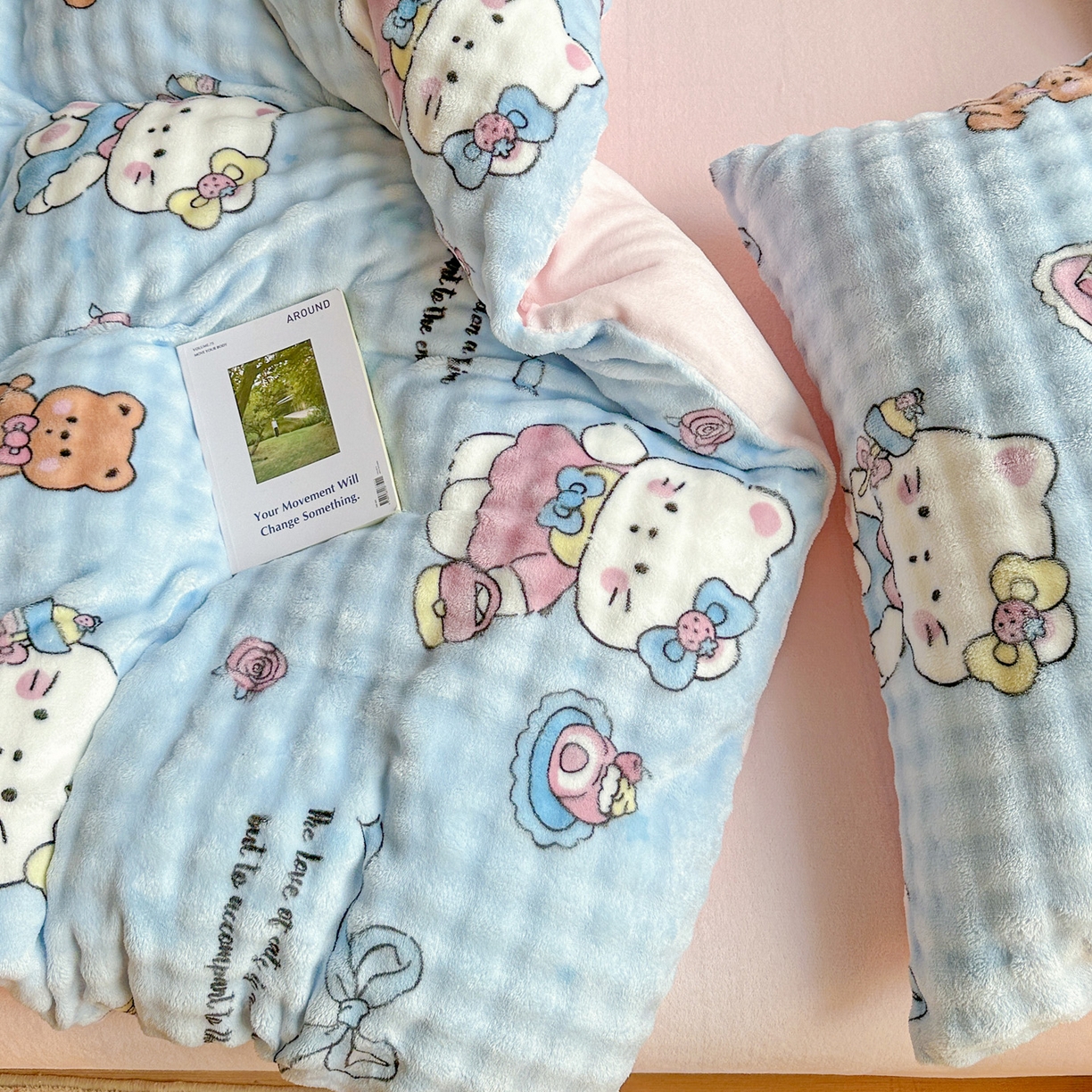 91家纺网 家纺一手货源 找家纺 N先生+V 13814689556 发大图/买家秀 2025新款260克高克重泡泡绒牛奶绒四件套 蛋糕猫咪