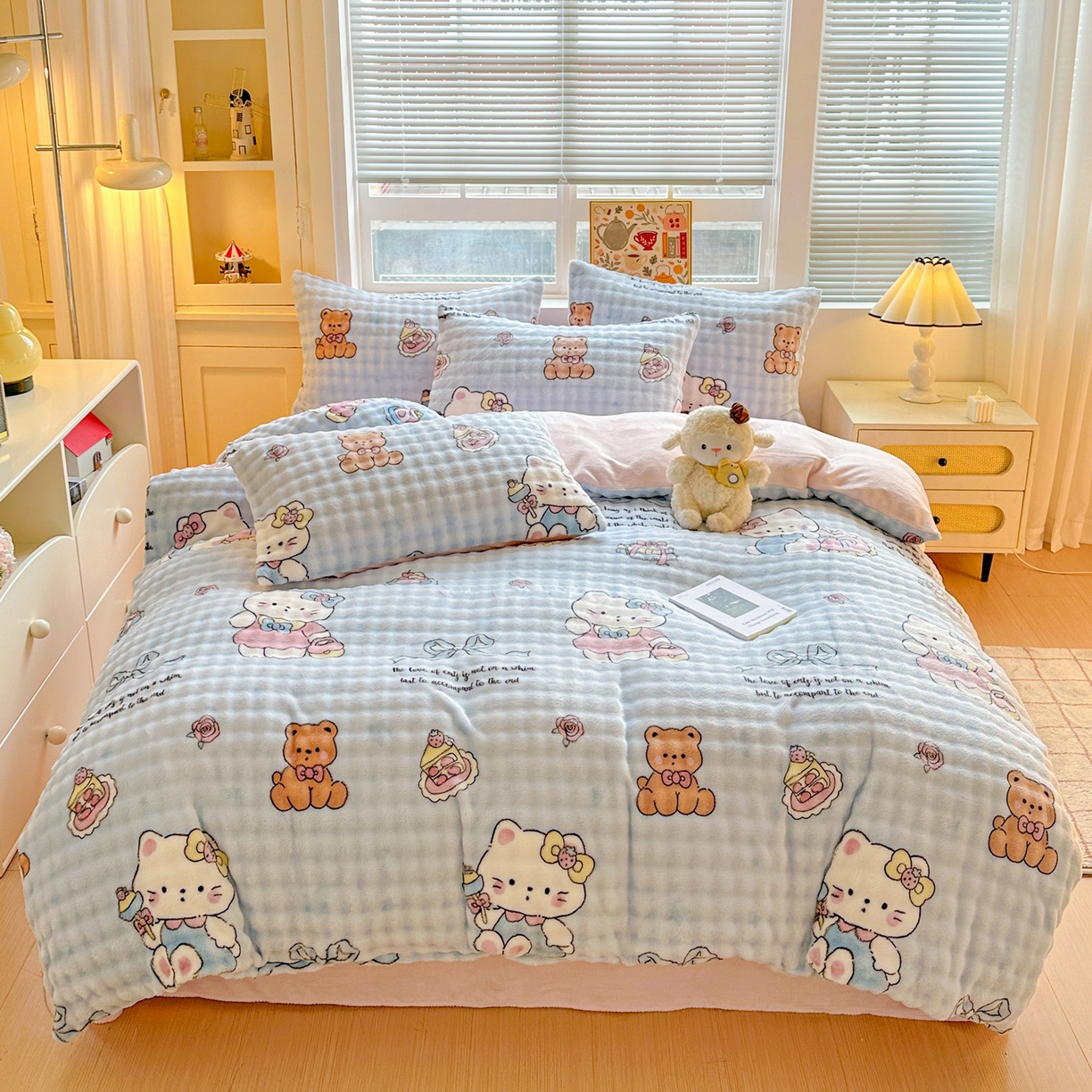 91家纺网 家纺一手货源 找家纺 N先生+V 13814689556 发大图/买家秀 2025新款260克高克重泡泡绒牛奶绒四件套 蛋糕猫咪