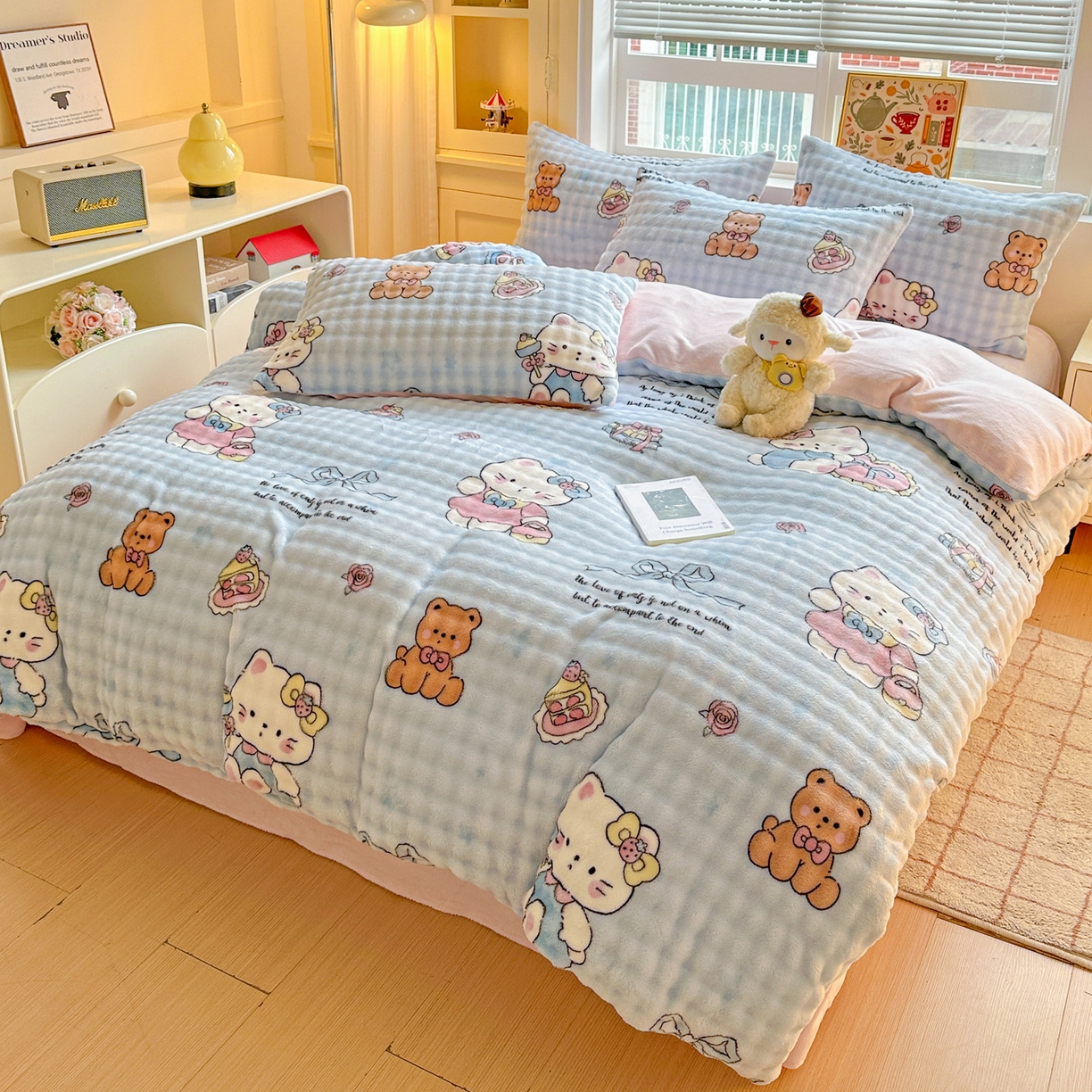 91家纺网 家纺一手货源 找家纺 N先生+V 13814689556 发大图/买家秀 2025新款260克高克重泡泡绒牛奶绒四件套 蛋糕猫咪