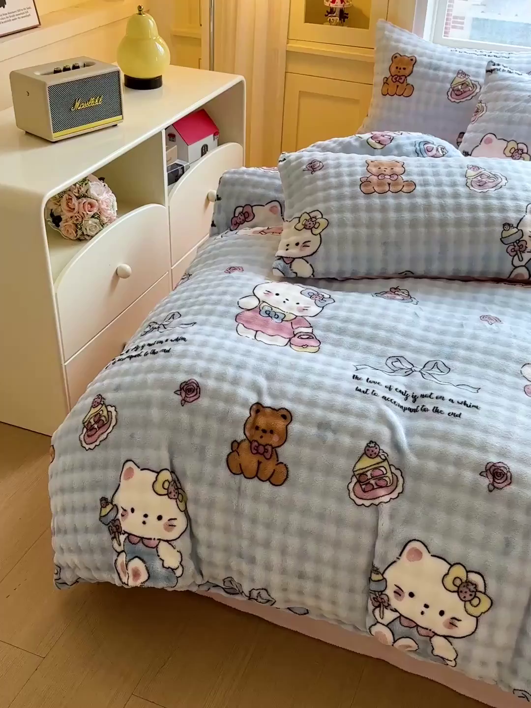 91家纺网 家纺一手货源 找家纺 N先生+V 13814689556 发大图/买家秀 2025新款260克高克重泡泡绒牛奶绒四件套 蛋糕猫咪