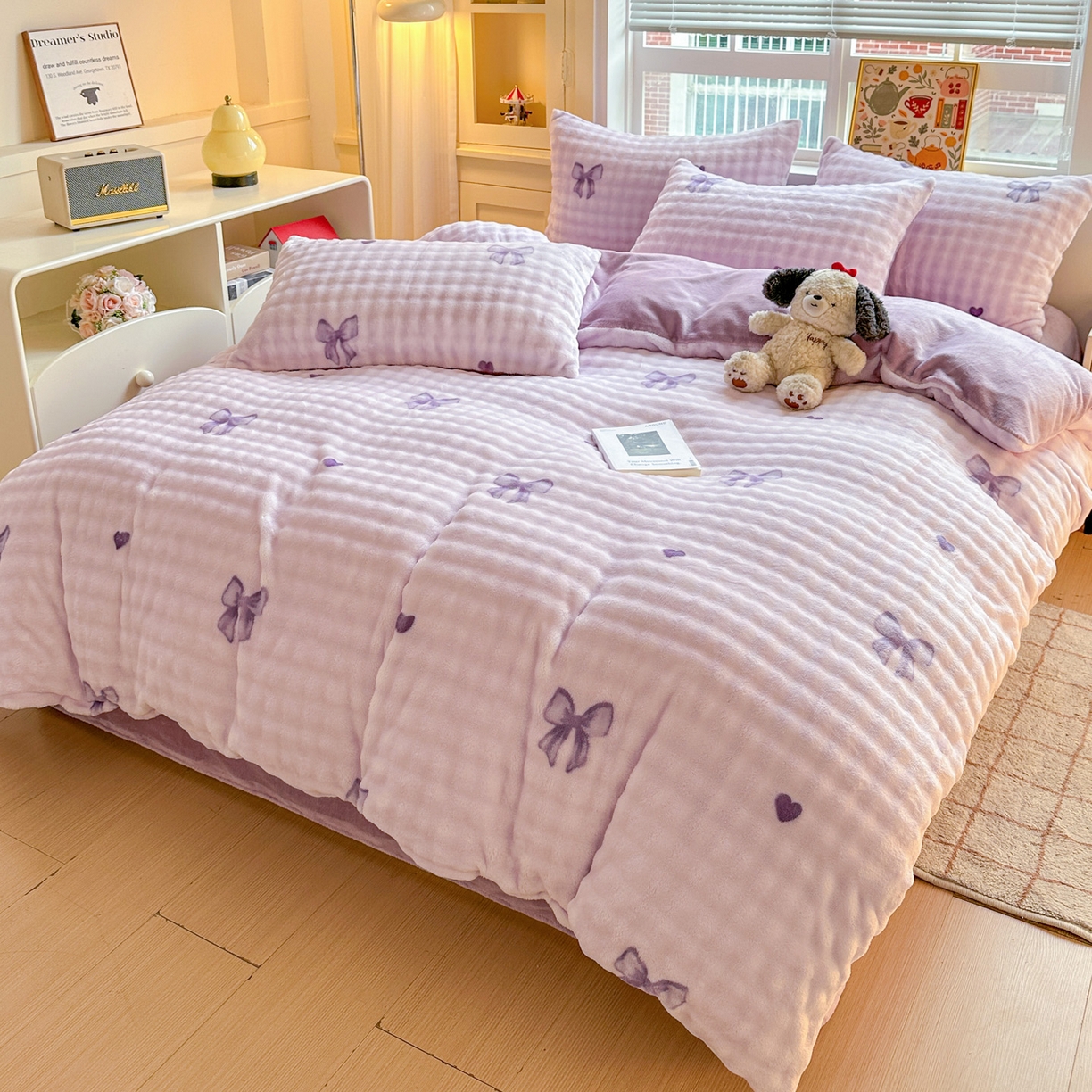 91家纺网 家纺一手货源 找家纺 N先生+V 13814689556 发大图/买家秀 2025新款260克高克重泡泡绒牛奶绒四件套 蝴蝶结紫