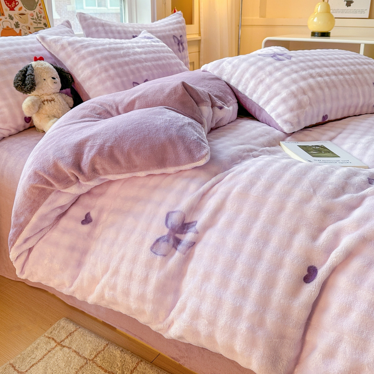 91家纺网 家纺一手货源 找家纺 N先生+V 13814689556 发大图/买家秀 2025新款260克高克重泡泡绒牛奶绒四件套 蝴蝶结紫