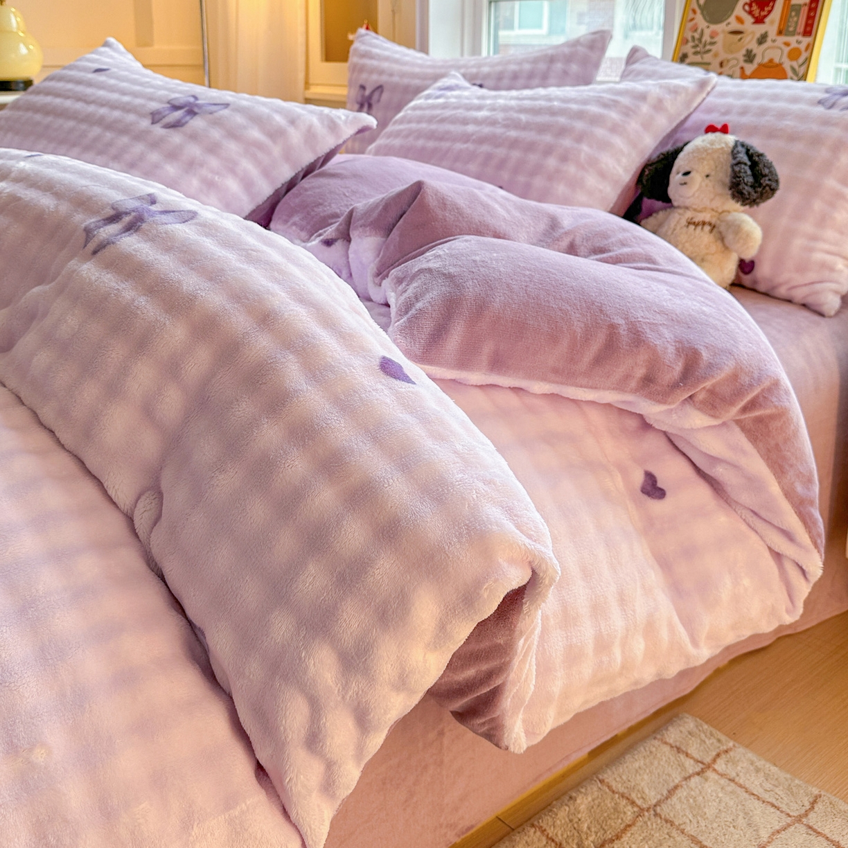 91家纺网 家纺一手货源 找家纺 N先生+V 13814689556 发大图/买家秀 2025新款260克高克重泡泡绒牛奶绒四件套 蝴蝶结紫