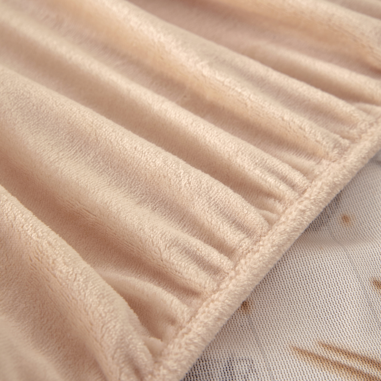 91家纺网 家纺一手货源 找家纺 绒城 2025新款高克重雕花牛奶绒单床笠床笠单件 玫瑰