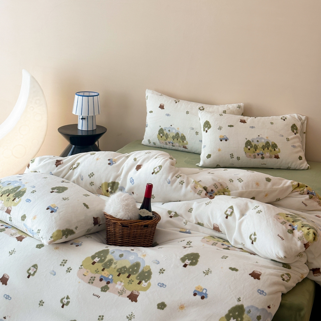 91家纺网 家纺一手货源 找家纺 时光里 2025新款230克全消光印花10色专版花型四件套 森林兔