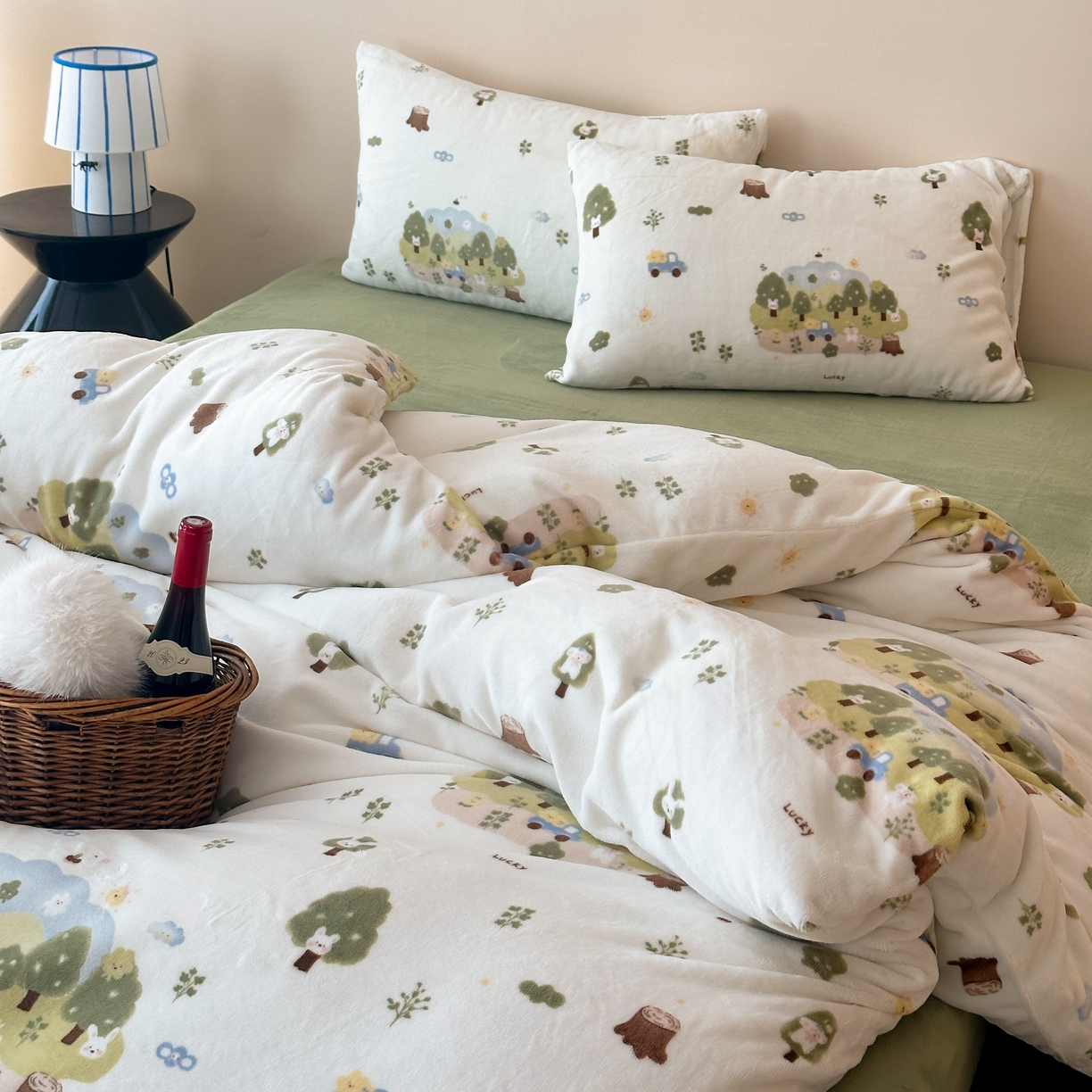 91家纺网 家纺一手货源 找家纺 时光里 2025新款230克全消光印花10色专版花型四件套 森林兔