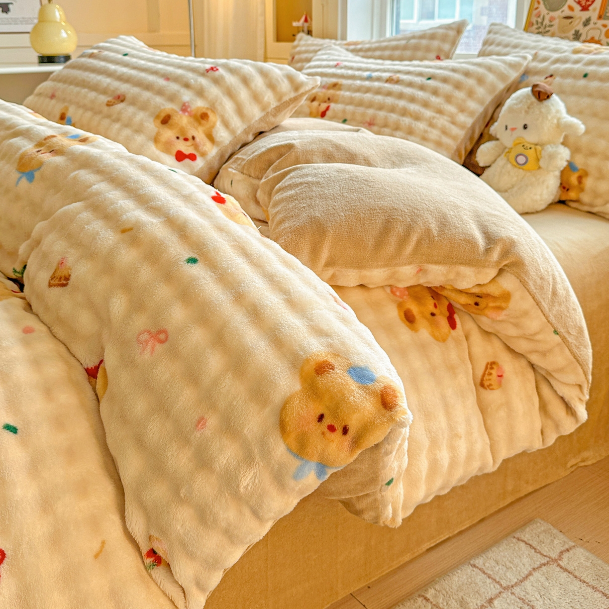 91家纺网 家纺一手货源 找家纺 N先生+V 13814689556 发大图/买家秀 2025新款260克高克重泡泡绒牛奶绒四件套 黄油小熊