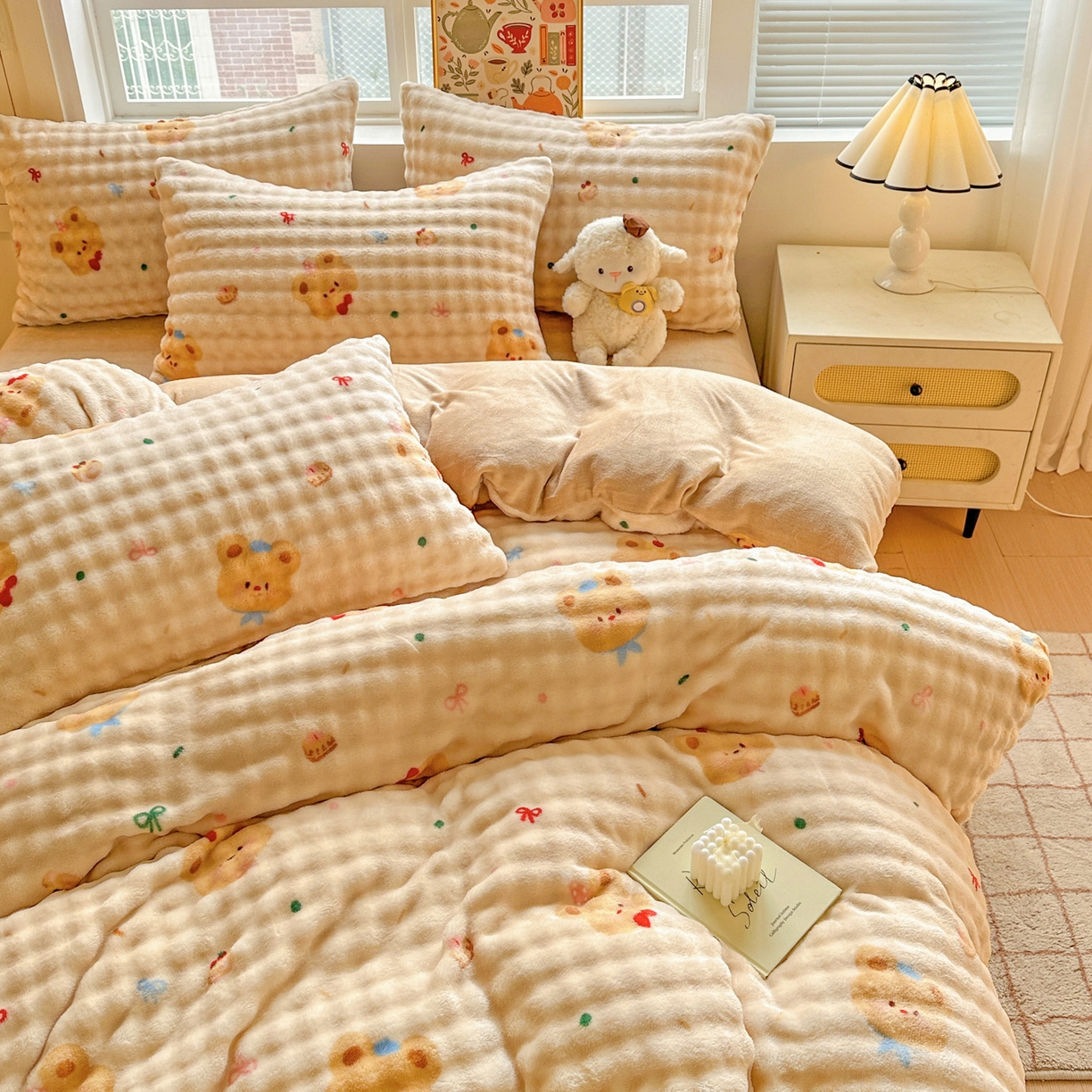 91家纺网 家纺一手货源 找家纺 N先生+V 13814689556 发大图/买家秀 2025新款260克高克重泡泡绒牛奶绒四件套 黄油小熊