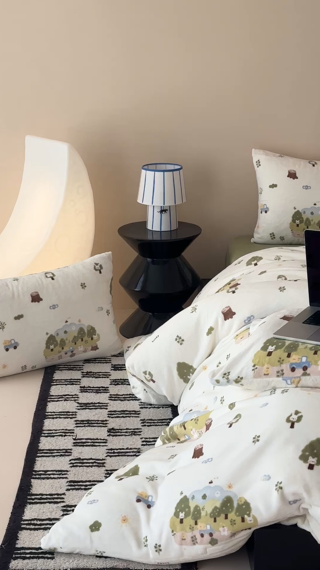 91家纺网 家纺一手货源 找家纺 时光里 2025新款230克全消光印花10色专版花型四件套 森林兔