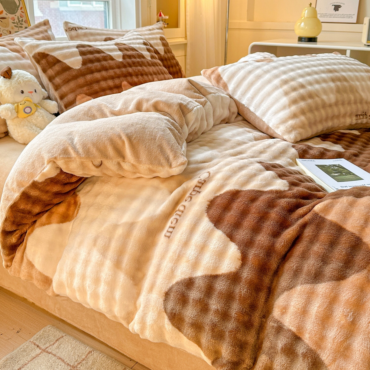 91家纺网 家纺一手货源 找家纺 N先生+V 13814689556 发大图/买家秀 2025新款260克高克重泡泡绒牛奶绒四件套 简约波浪