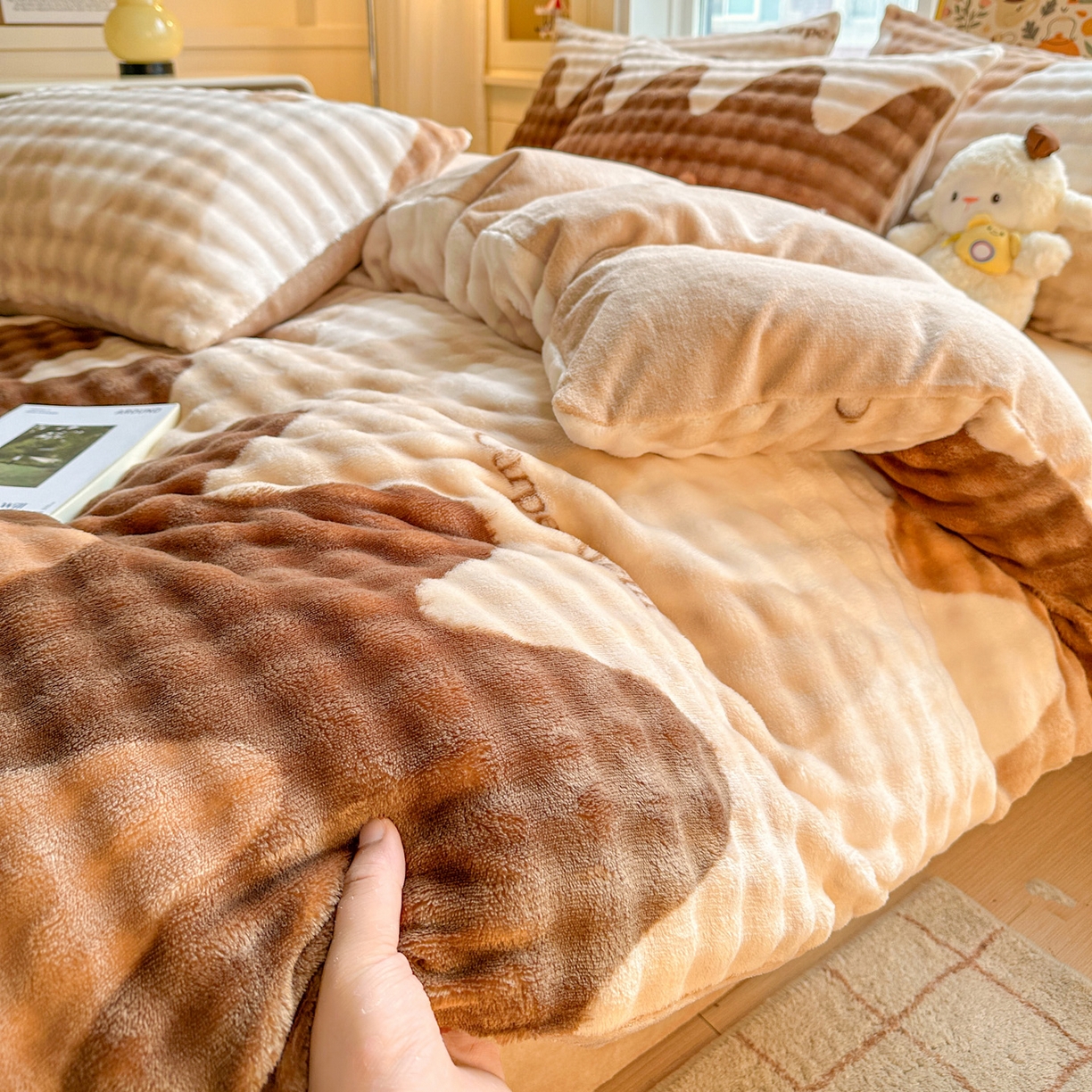 91家纺网 家纺一手货源 找家纺 N先生+V 13814689556 发大图/买家秀 2025新款260克高克重泡泡绒牛奶绒四件套 简约波浪