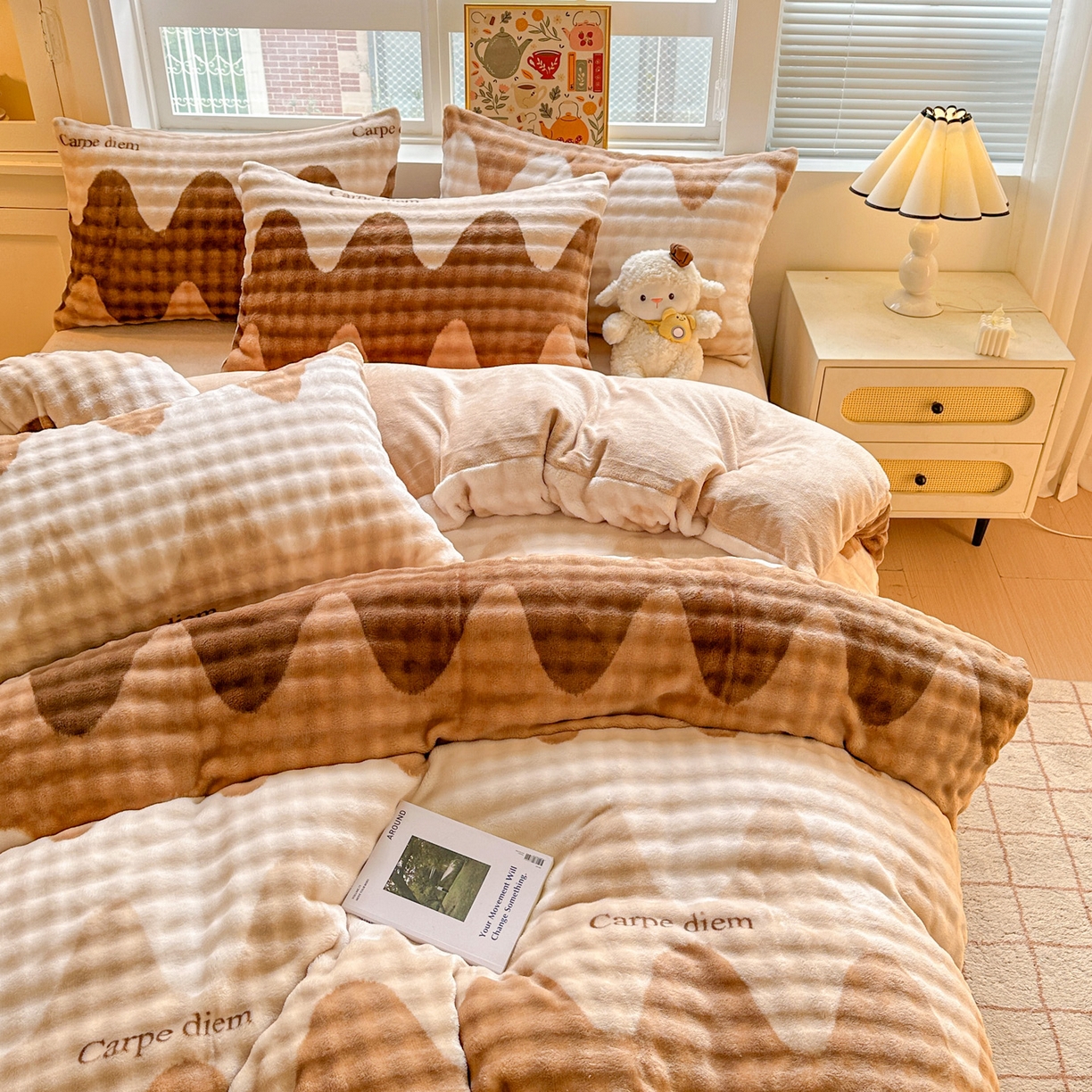 91家纺网 家纺一手货源 找家纺 N先生+V 13814689556 发大图/买家秀 2025新款260克高克重泡泡绒牛奶绒四件套 简约波浪