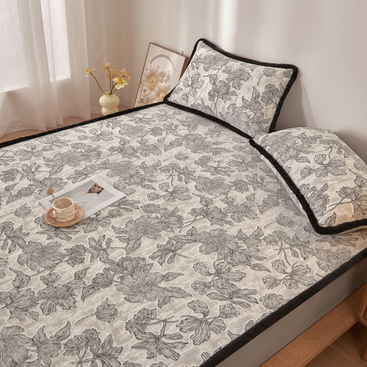 91家纺网 家纺一手货源 找家纺 绒城 2025新款高克重雕花牛奶绒单床笠床笠单件 木瑾