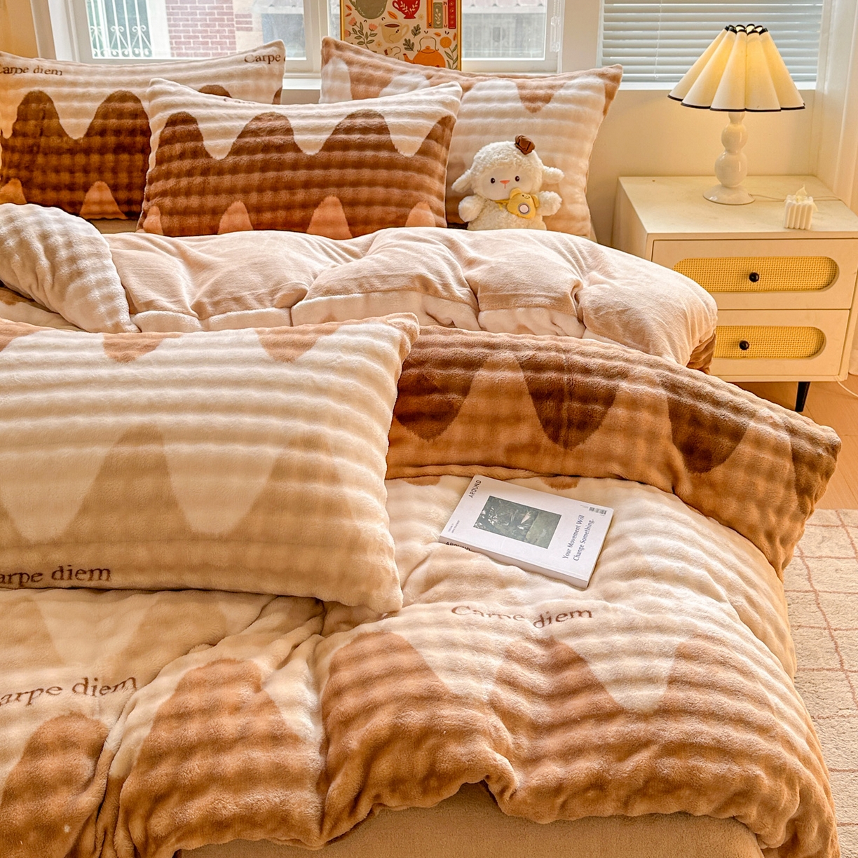 91家纺网 家纺一手货源 找家纺 N先生+V 13814689556 发大图/买家秀 2025新款260克高克重泡泡绒牛奶绒四件套 简约波浪