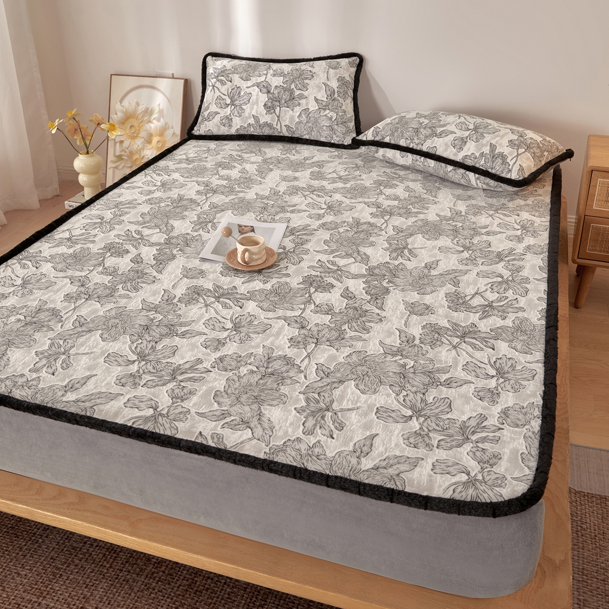 91家纺网 家纺一手货源 找家纺 绒城 2025新款高克重雕花牛奶绒单床笠床笠单件 木瑾