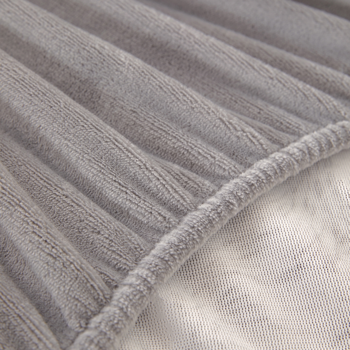 91家纺网 家纺一手货源 找家纺 绒城 2025新款高克重雕花牛奶绒单床笠床笠单件 木瑾