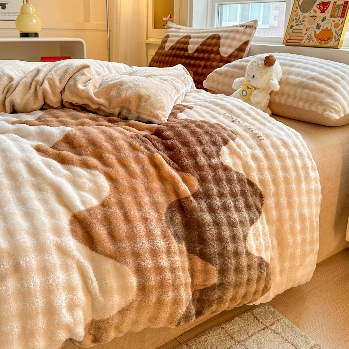 91家纺网 家纺一手货源 找家纺 N先生+V 13814689556 发大图/买家秀 2025新款260克高克重泡泡绒牛奶绒四件套 简约波浪