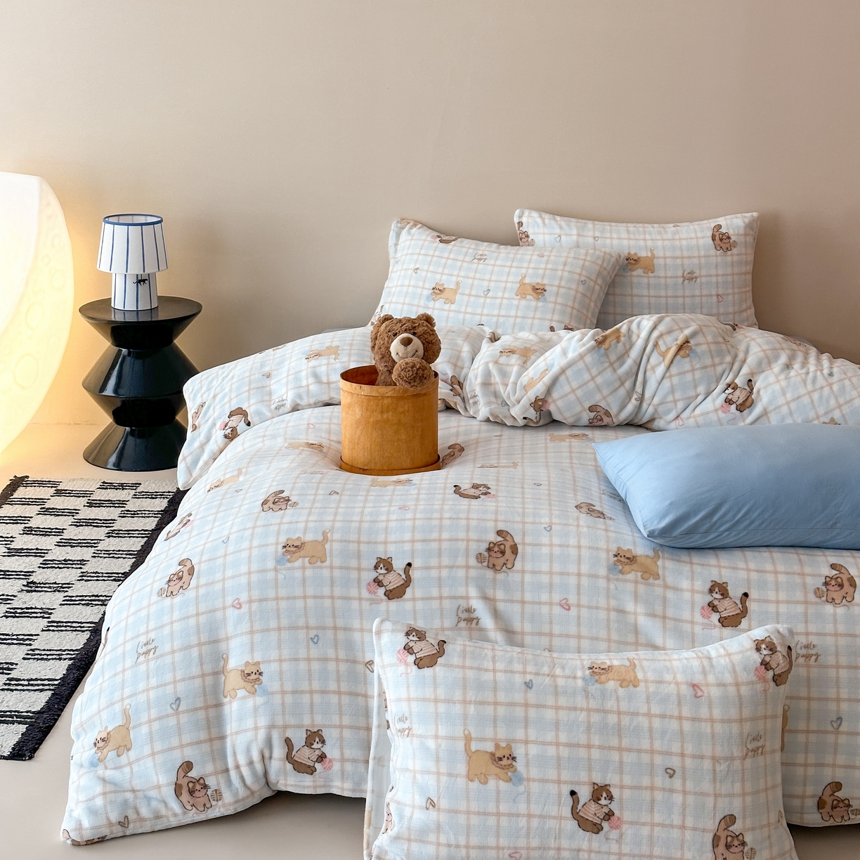 91家纺网 家纺一手货源 找家纺 时光里 2025新款230克全消光印花10色专版花型四件套 线团小咪