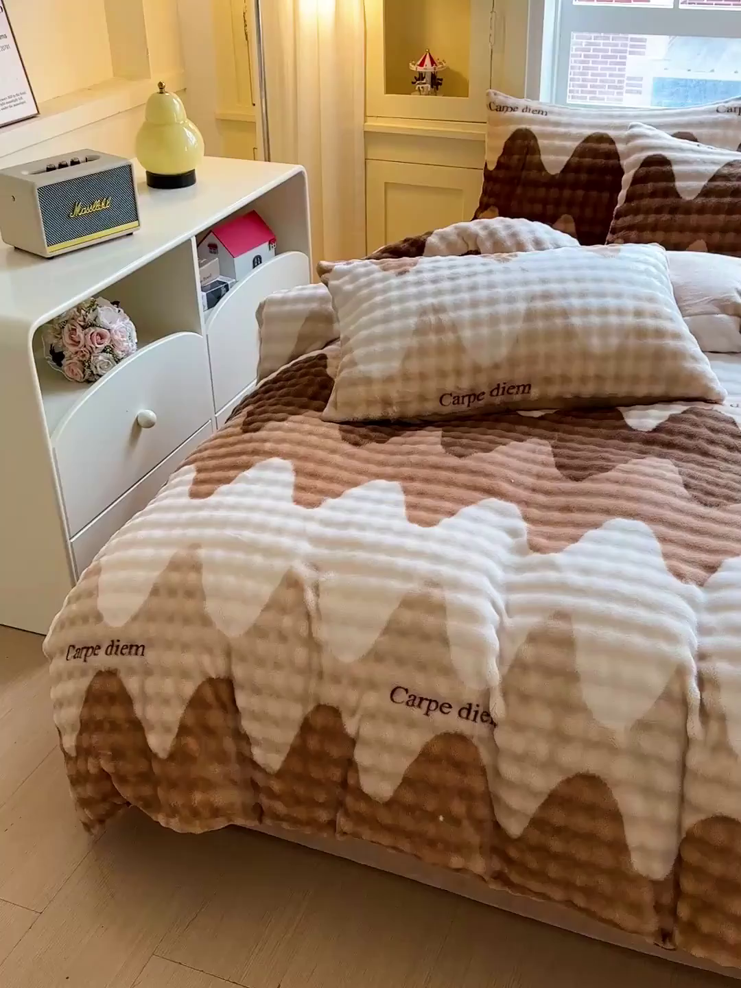 91家纺网 家纺一手货源 找家纺 N先生+V 13814689556 发大图/买家秀 2025新款260克高克重泡泡绒牛奶绒四件套 简约波浪