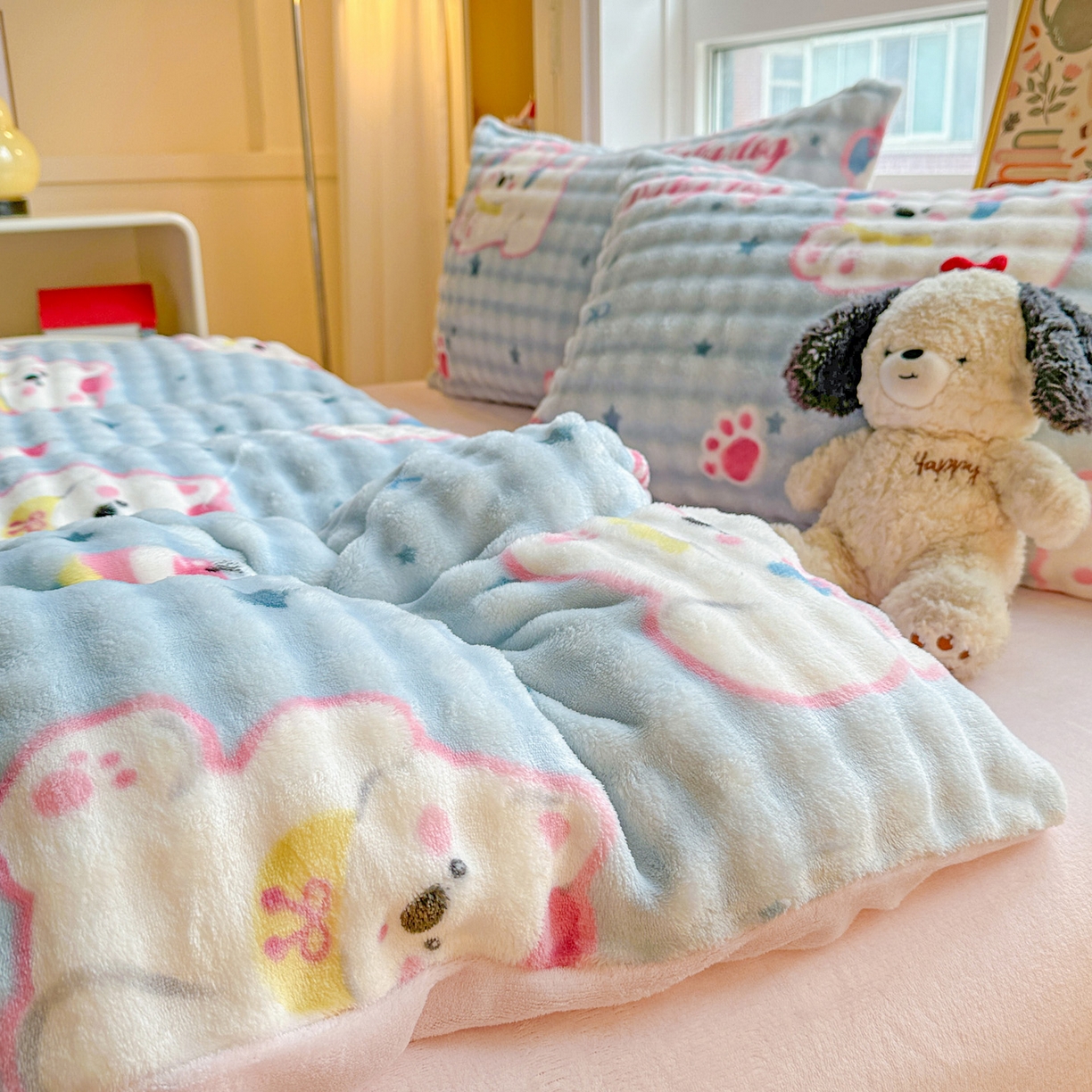 91家纺网 家纺一手货源 找家纺 N先生+V 13814689556 发大图/买家秀 2025新款260克高克重泡泡绒牛奶绒四件套 可爱西高地