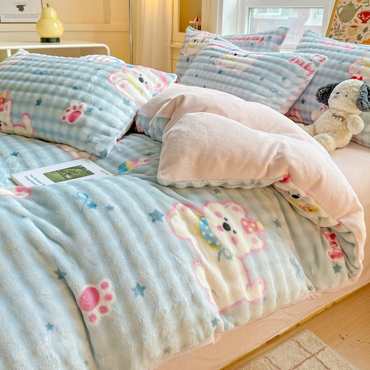 91家纺网 家纺一手货源 找家纺 N先生+V 13814689556 发大图/买家秀 2025新款260克高克重泡泡绒牛奶绒四件套 可爱西高地