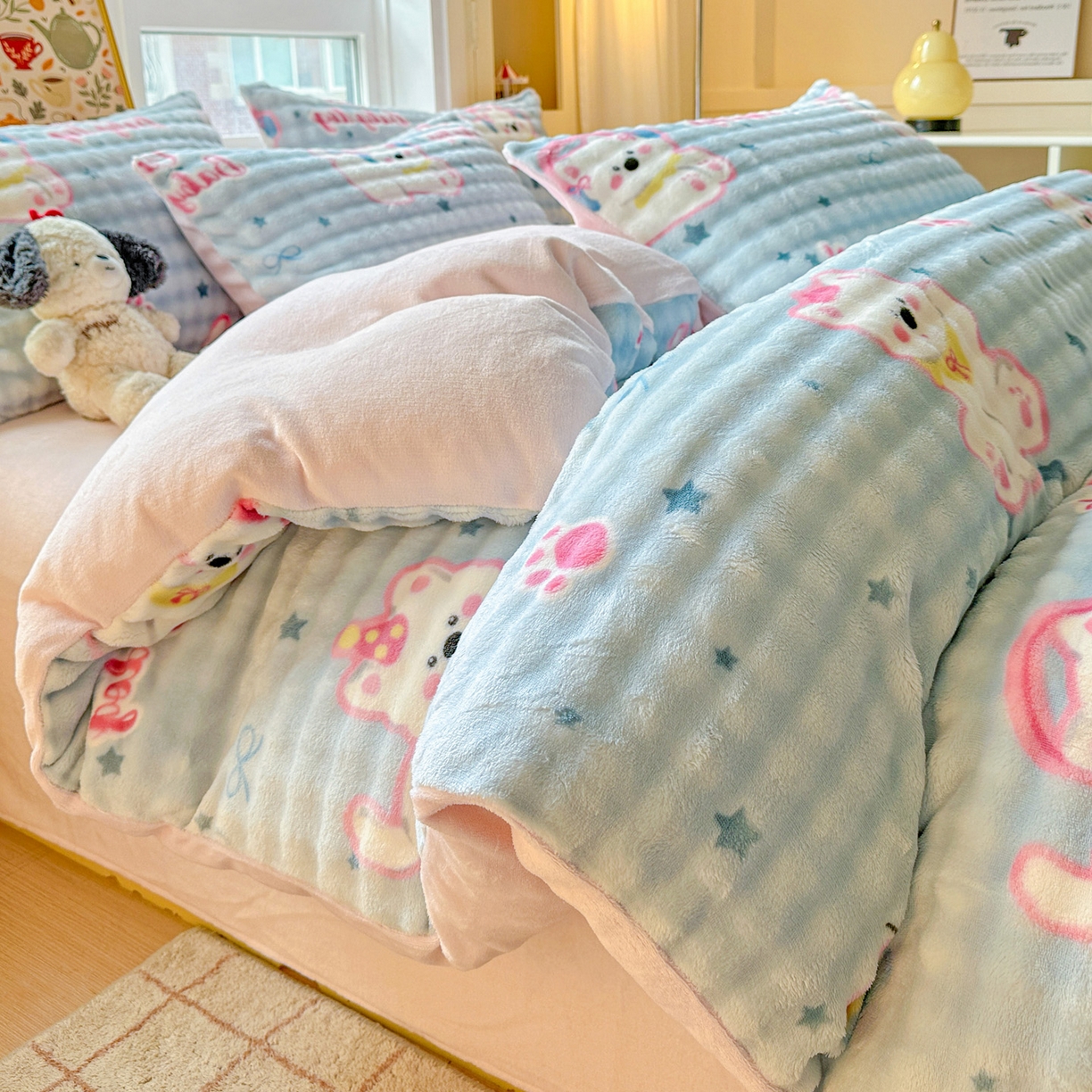 91家纺网 家纺一手货源 找家纺 N先生+V 13814689556 发大图/买家秀 2025新款260克高克重泡泡绒牛奶绒四件套 可爱西高地