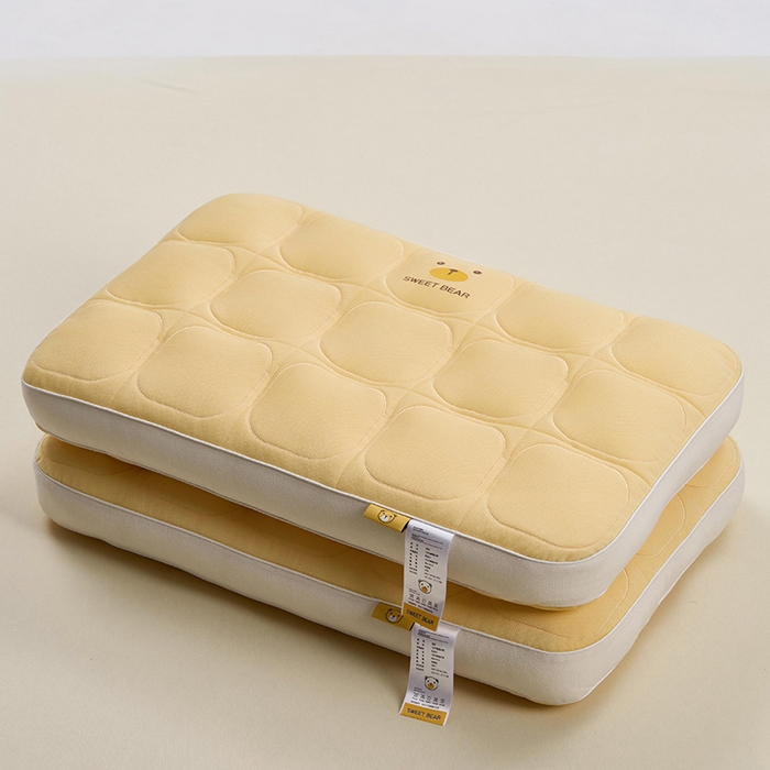 91家纺网 家纺一手货源 找家纺 （总）昕科 2025新款小熊豆乳面包枕-乳胶片定型枕头卡通萌趣成人立体枕芯