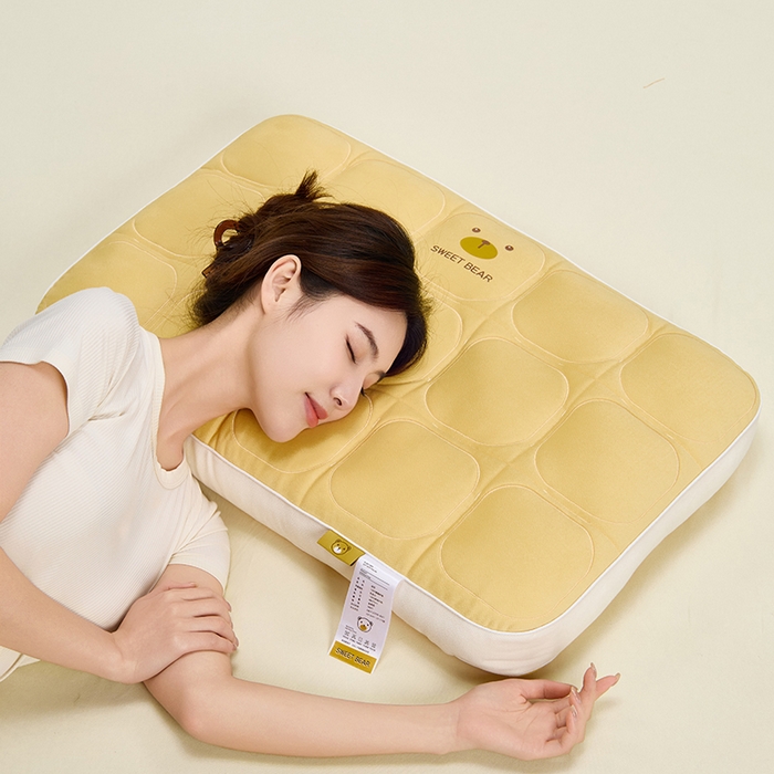 91家纺网 家纺一手货源 找家纺 （总）昕科 2025新款小熊豆乳面包枕-乳胶片定型枕头卡通萌趣成人立体枕芯