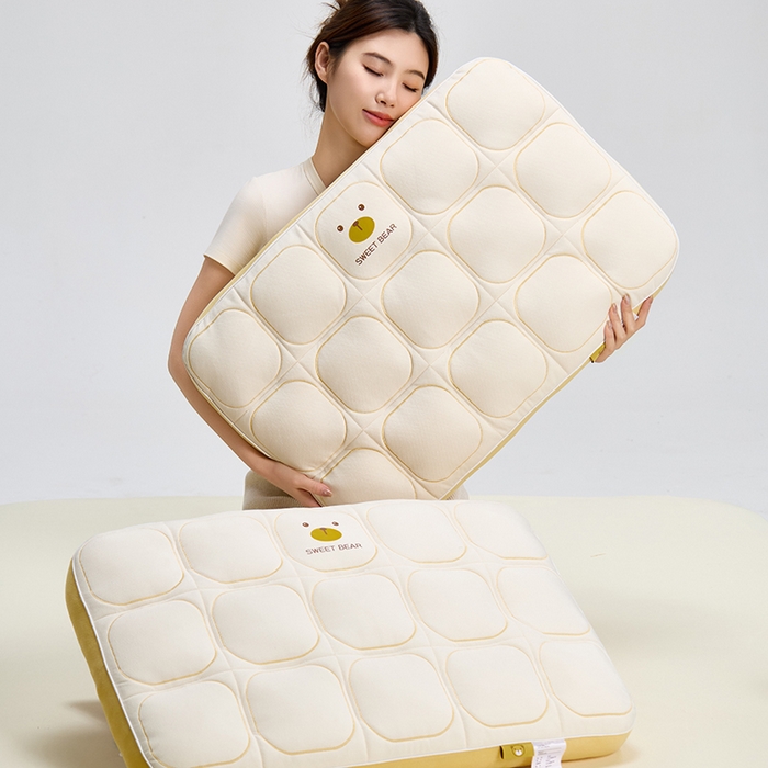 91家纺网 家纺一手货源 找家纺 昕科 2025新款小熊豆乳面包枕-乳胶片定型枕头卡通萌趣成人立体枕芯 豆乳面包枕-白色/一只装