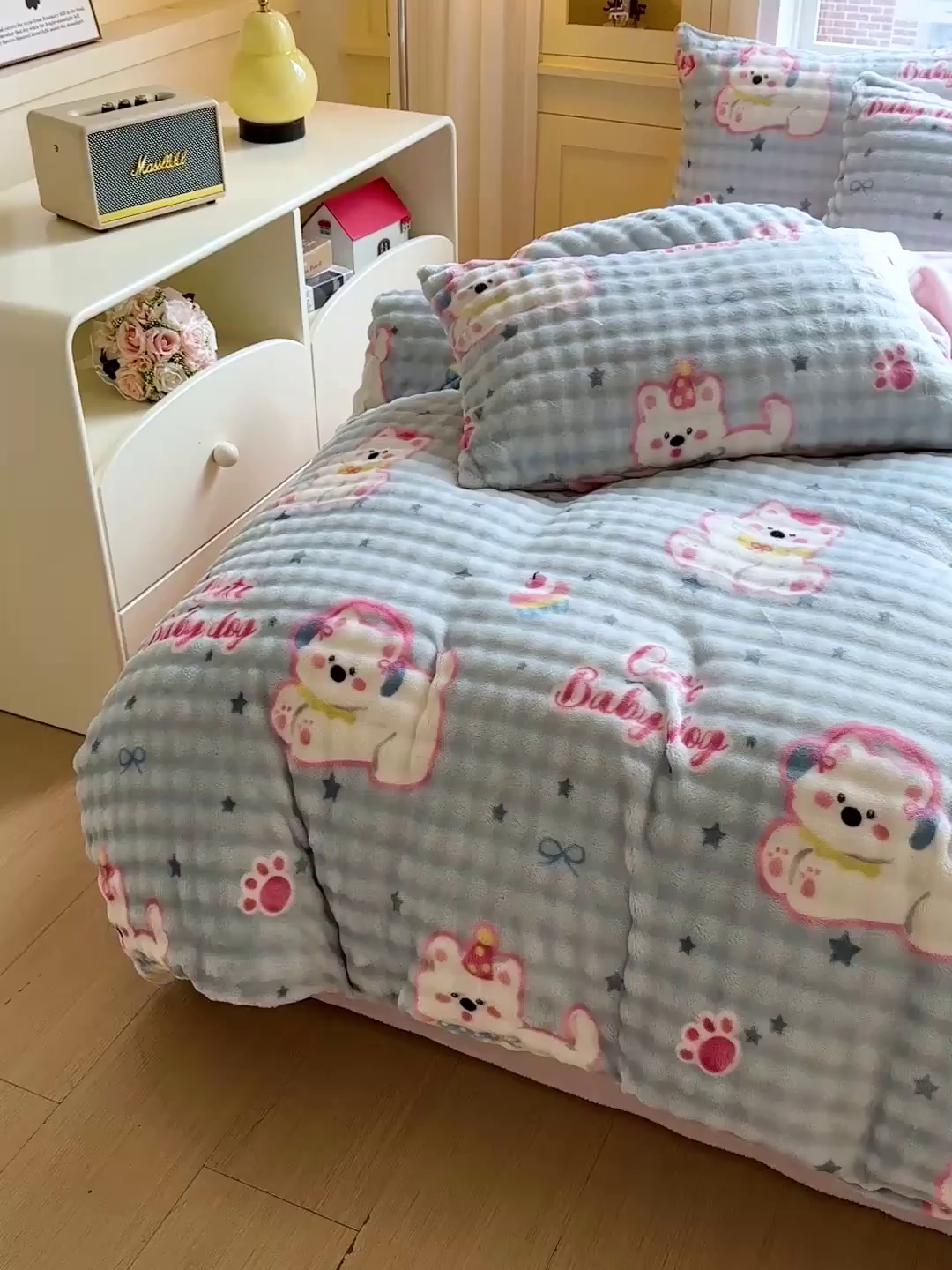 91家纺网 家纺一手货源 找家纺 N先生+V 13814689556 发大图/买家秀 2025新款260克高克重泡泡绒牛奶绒四件套 可爱西高地