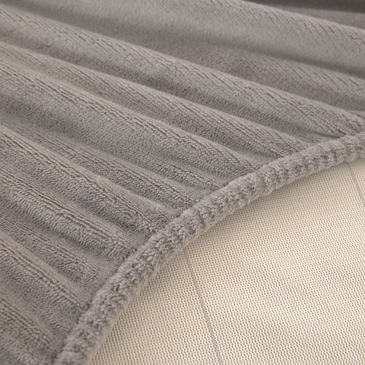 91家纺网 家纺一手货源 找家纺 绒城 2025新款高克重雕花牛奶绒单床笠床笠单件 曲线