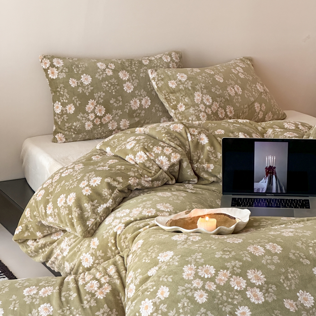 91家纺网 家纺一手货源 找家纺 时光里 2025新款230克全消光印花10色专版花型四件套 小雏菊