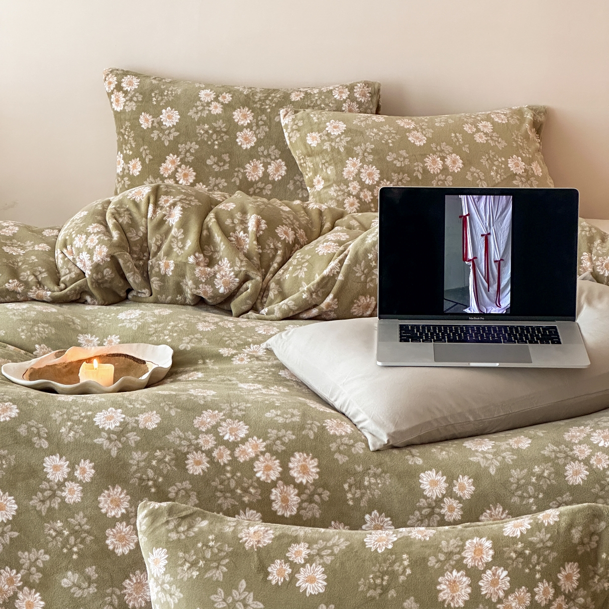 91家纺网 家纺一手货源 找家纺 时光里 2025新款230克全消光印花10色专版花型四件套 小雏菊