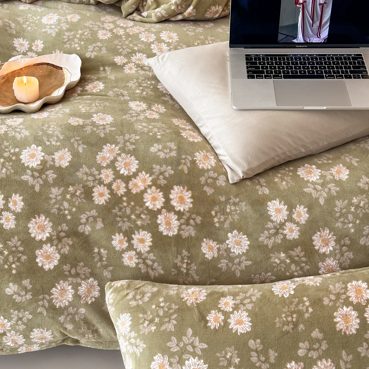 91家纺网 家纺一手货源 找家纺 时光里 2025新款230克全消光印花10色专版花型四件套 小雏菊