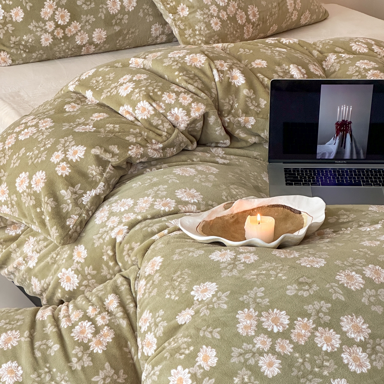 91家纺网 家纺一手货源 找家纺 时光里 2025新款230克全消光印花10色专版花型四件套 小雏菊