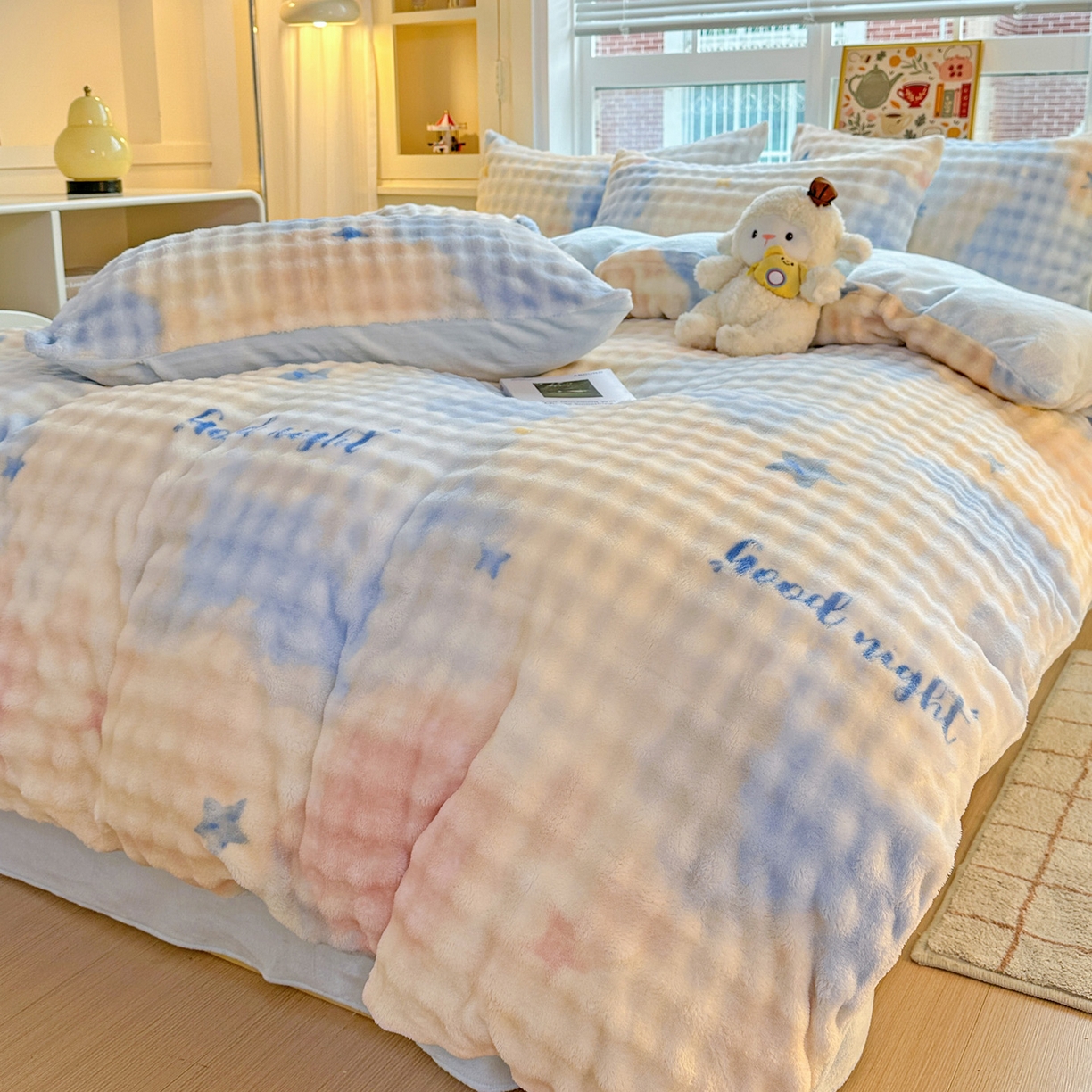 91家纺网 家纺一手货源 找家纺 N先生+V 13814689556 发大图/买家秀 2025新款260克高克重泡泡绒牛奶绒四件套 美梦星空