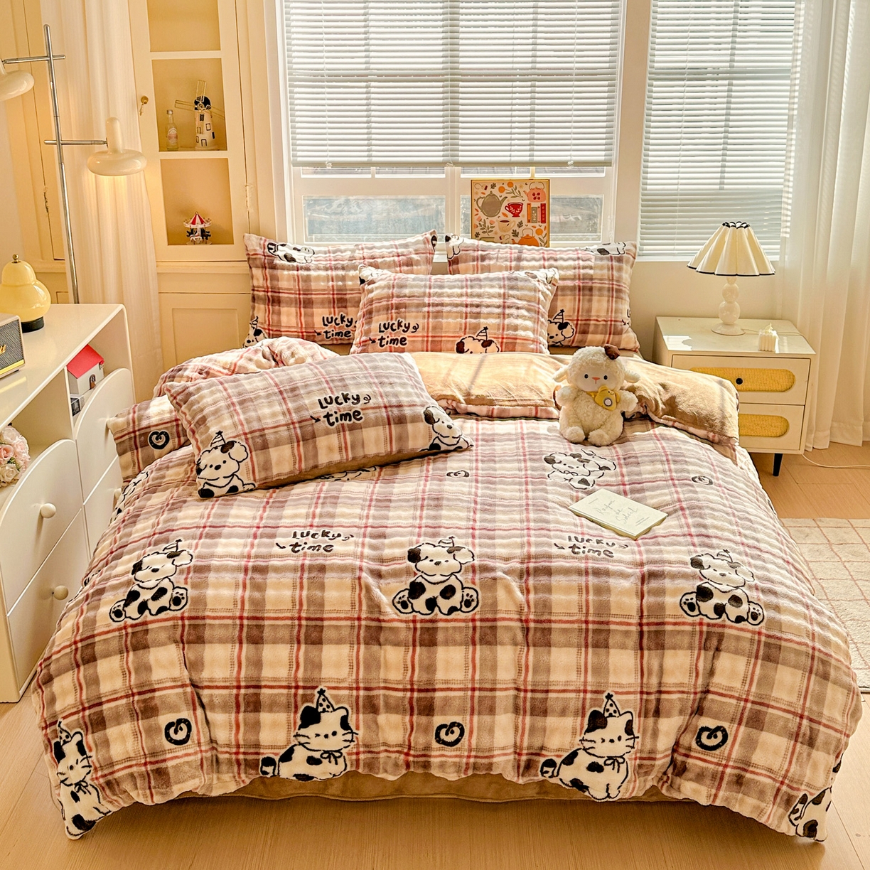 91家纺网 家纺一手货源 找家纺 N先生+V 13814689556 发大图/买家秀 2025新款260克高克重泡泡绒牛奶绒四件套 幸运格调