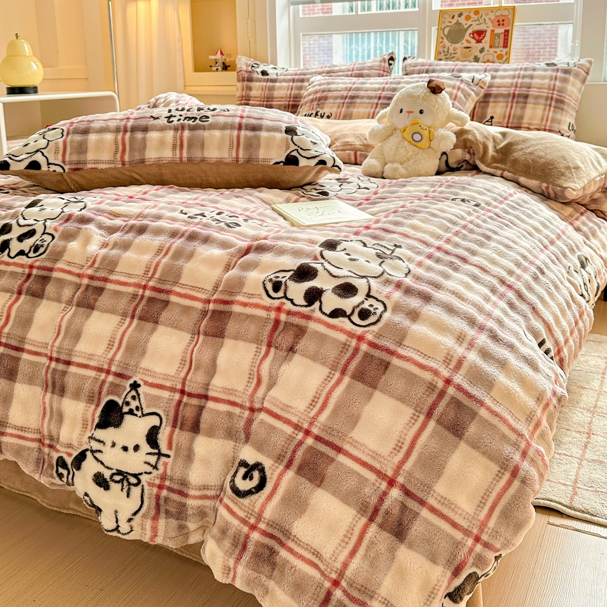 91家纺网 家纺一手货源 找家纺 N先生+V 13814689556 发大图/买家秀 2025新款260克高克重泡泡绒牛奶绒四件套 幸运格调