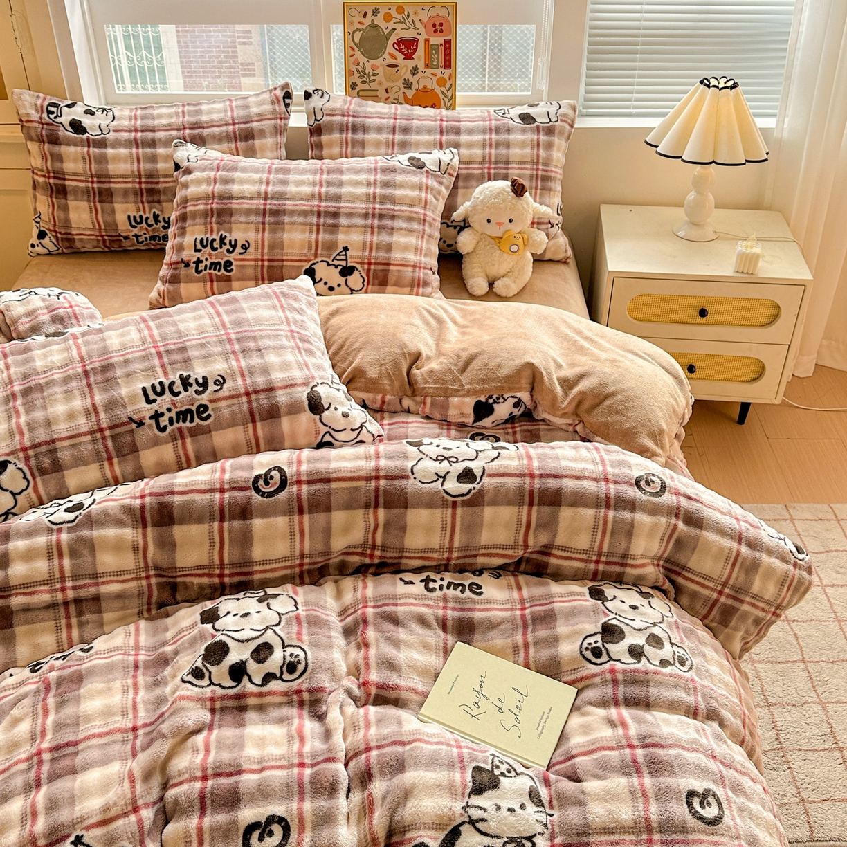 91家纺网 家纺一手货源 找家纺 N先生+V 13814689556 发大图/买家秀 2025新款260克高克重泡泡绒牛奶绒四件套 幸运格调