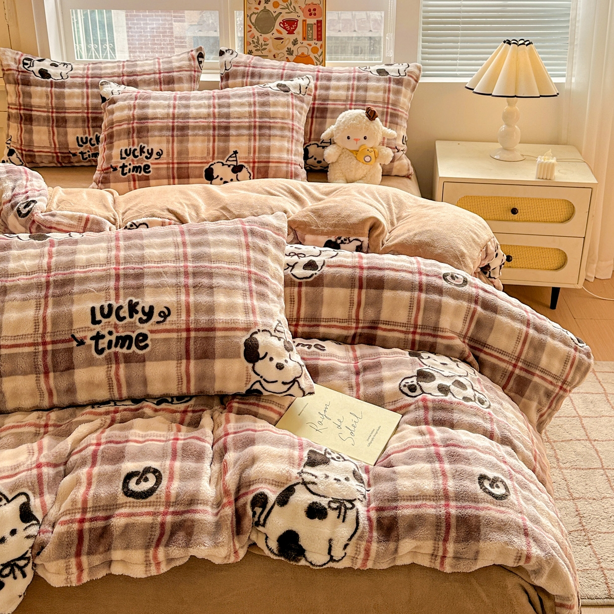 91家纺网 家纺一手货源 找家纺 N先生+V 13814689556 发大图/买家秀 2025新款260克高克重泡泡绒牛奶绒四件套 幸运格调