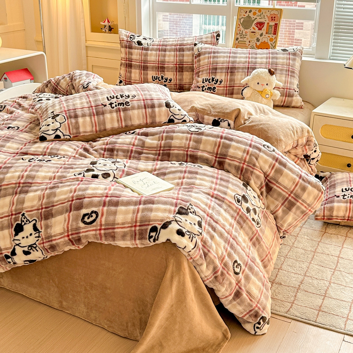 91家纺网 家纺一手货源 找家纺 N先生+V 13814689556 发大图/买家秀 2025新款260克高克重泡泡绒牛奶绒四件套 幸运格调