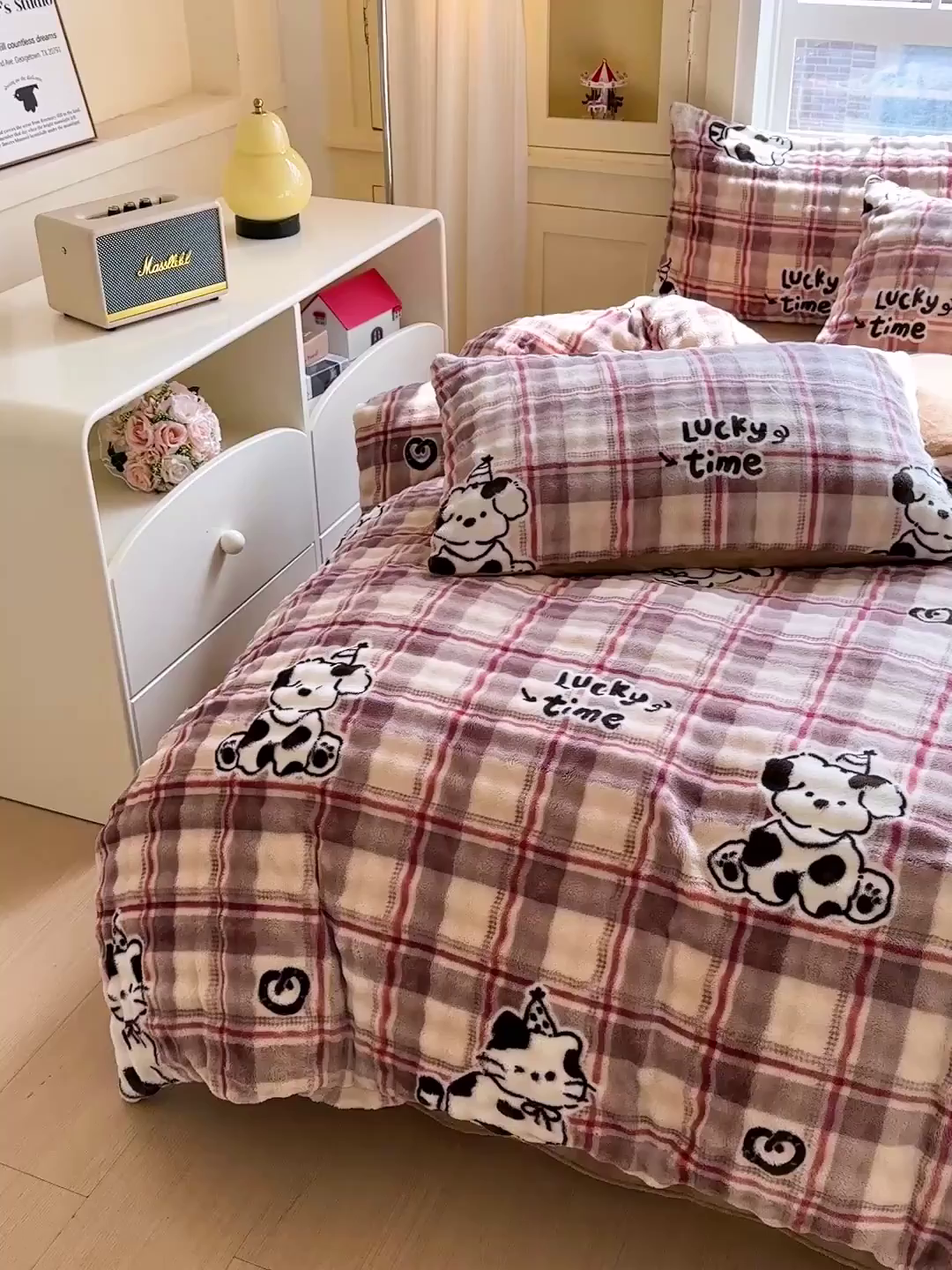 91家纺网 家纺一手货源 找家纺 N先生+V 13814689556 发大图/买家秀 2025新款260克高克重泡泡绒牛奶绒四件套 幸运格调