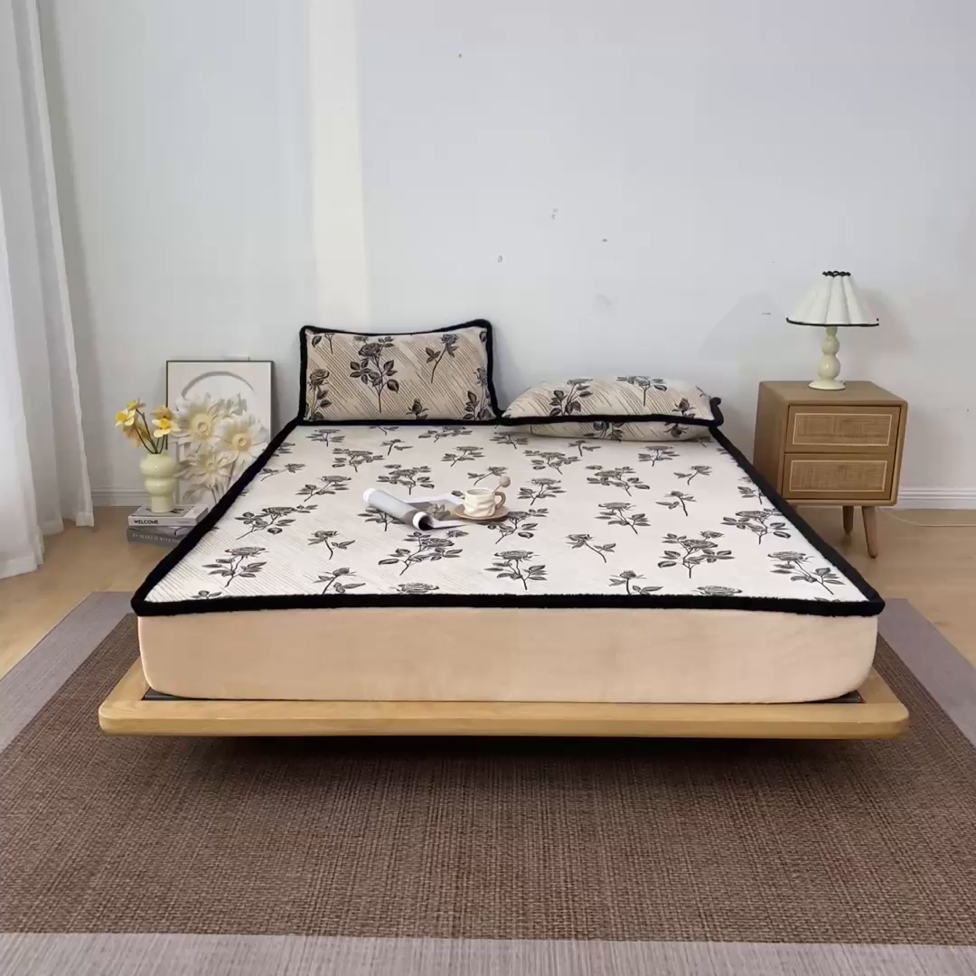 91家纺网 家纺一手货源 找家纺 绒城 2025新款高克重雕花牛奶绒单床笠床笠单件 玫瑰