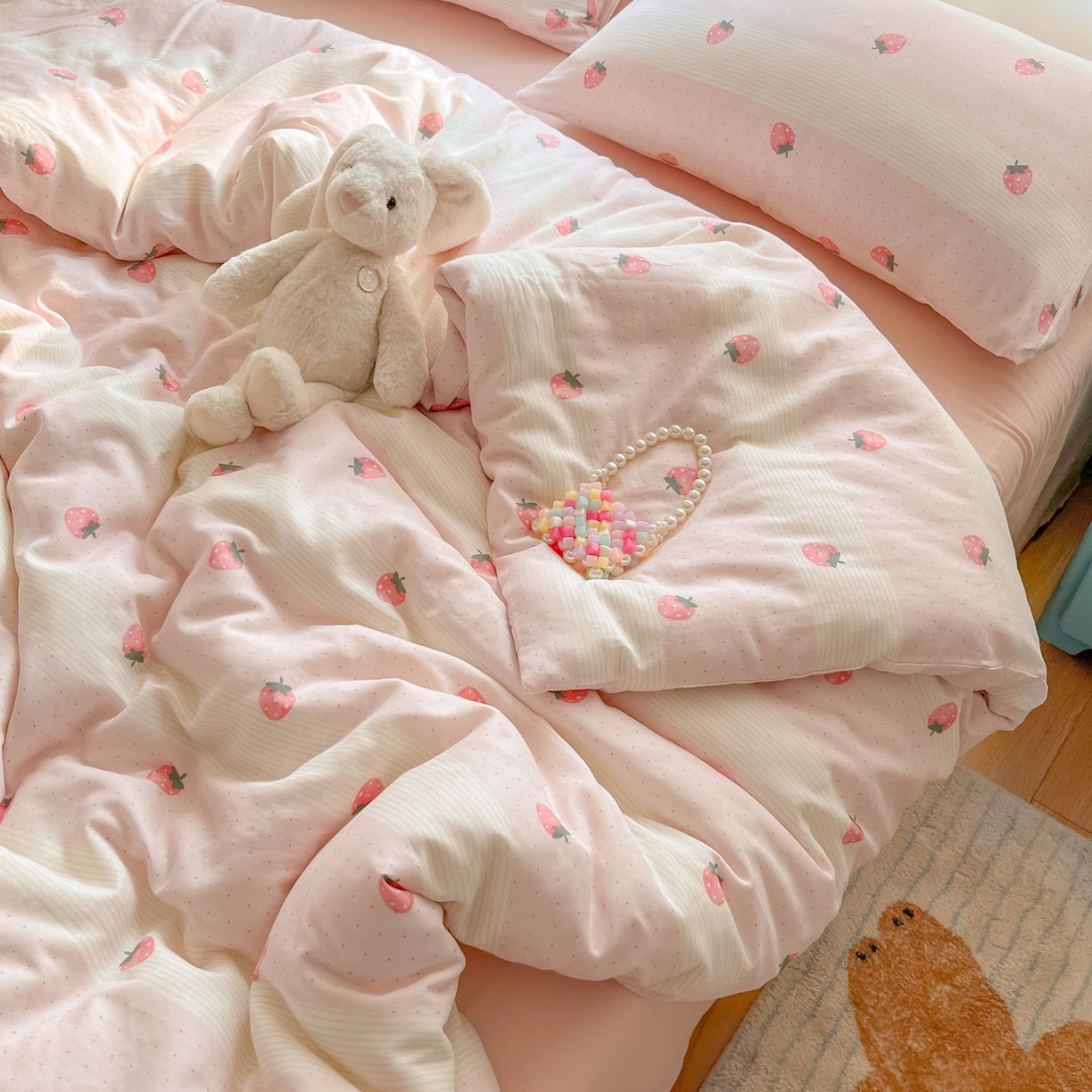 91家纺网 家纺一手货源 找家纺 仟网汇 2025新款全棉纯棉层纱四件套 草莓