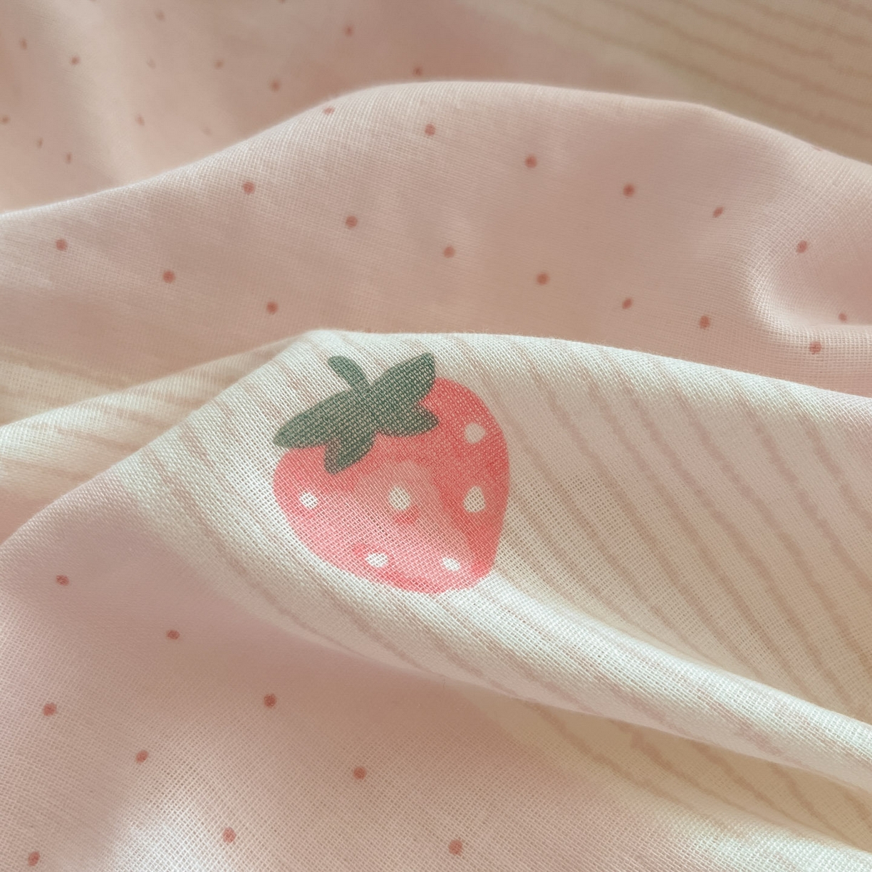 91家纺网 家纺一手货源 找家纺 仟网汇 2025新款全棉纯棉层纱四件套 草莓