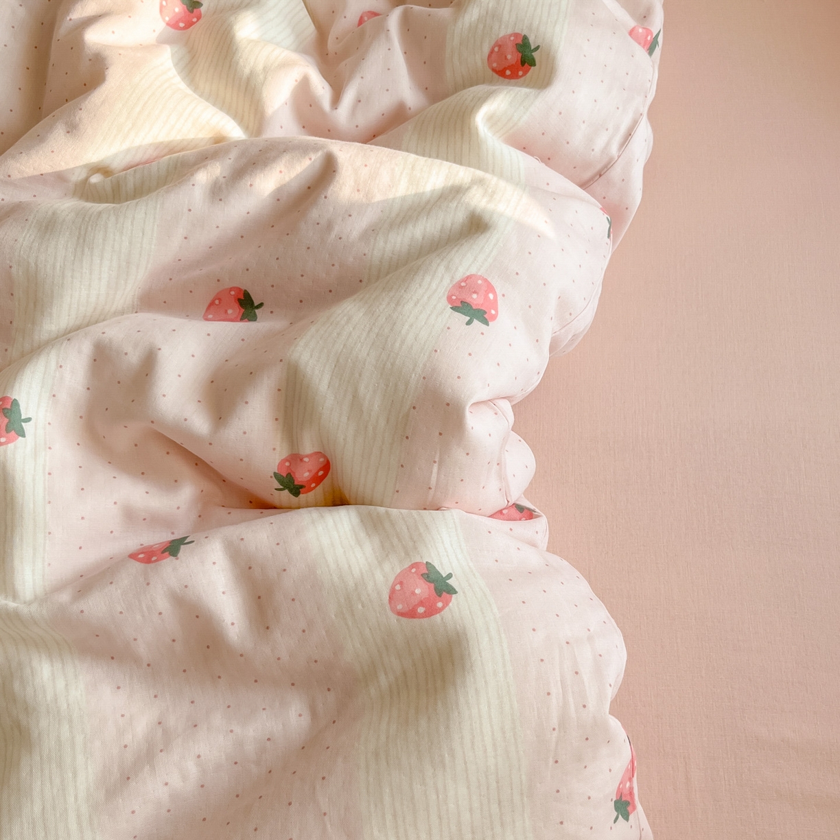 91家纺网 家纺一手货源 找家纺 仟网汇 2025新款全棉纯棉层纱四件套 草莓