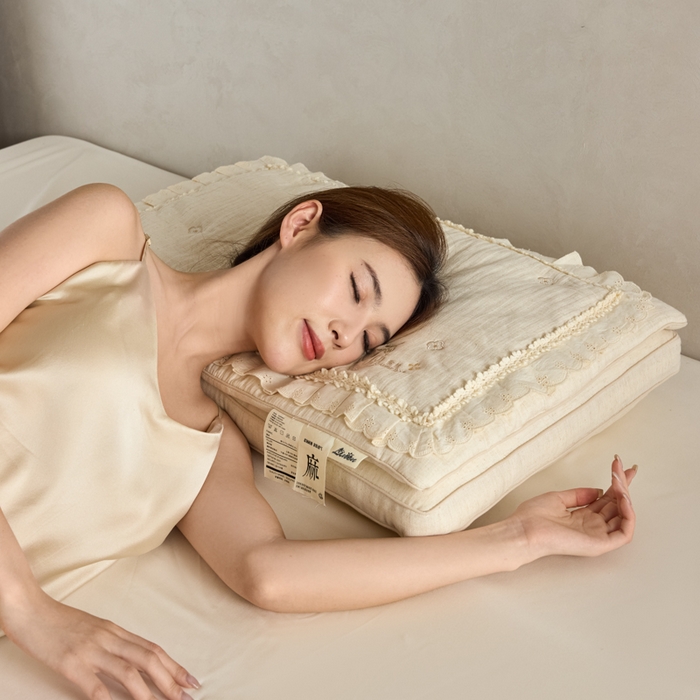 91家纺网 家纺一手货源 找家纺 （总）昕科 2025新款双层可拆花边棉麻蚕丝枕-二合一可拆蚕丝棉麻枕头棉麻成人枕芯